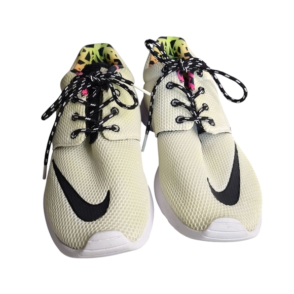 Nike White Roshe Running Shoes Sneakers Lace Up breathable Sz 7Y Youth Girls 7 - Picture 3 of 9